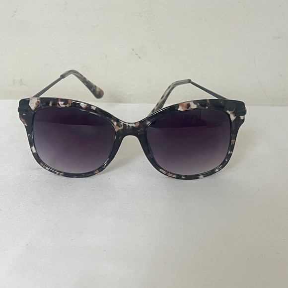 Oscar De La Renta Acetate Tortoise Shell Cat Eye Sunglasses Black - Picture 9 of 17